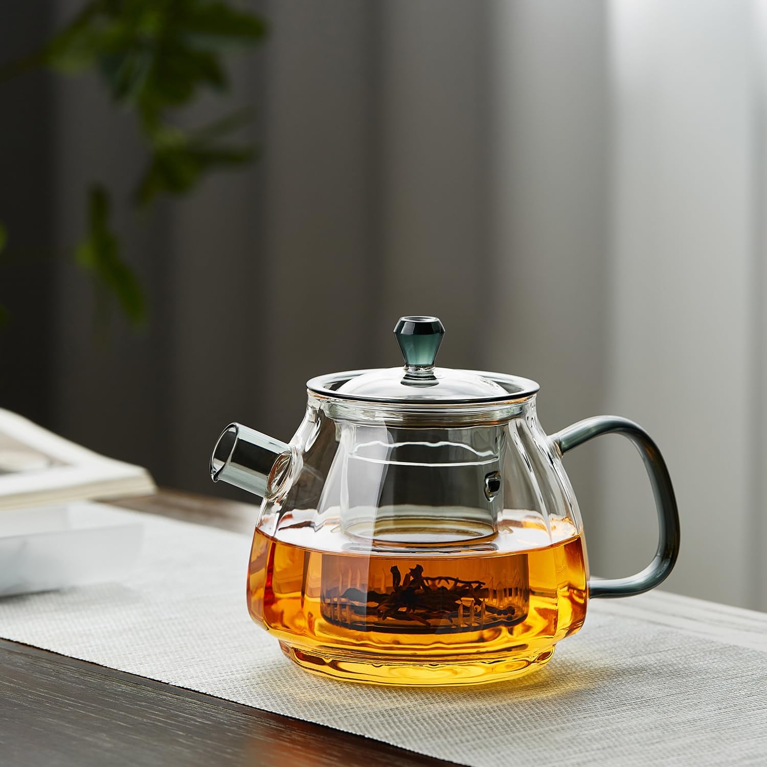 Heat-Resistant Glass Teapot 660ml – Clear Design with Navy Back Handle, Glass Infuser & Lid