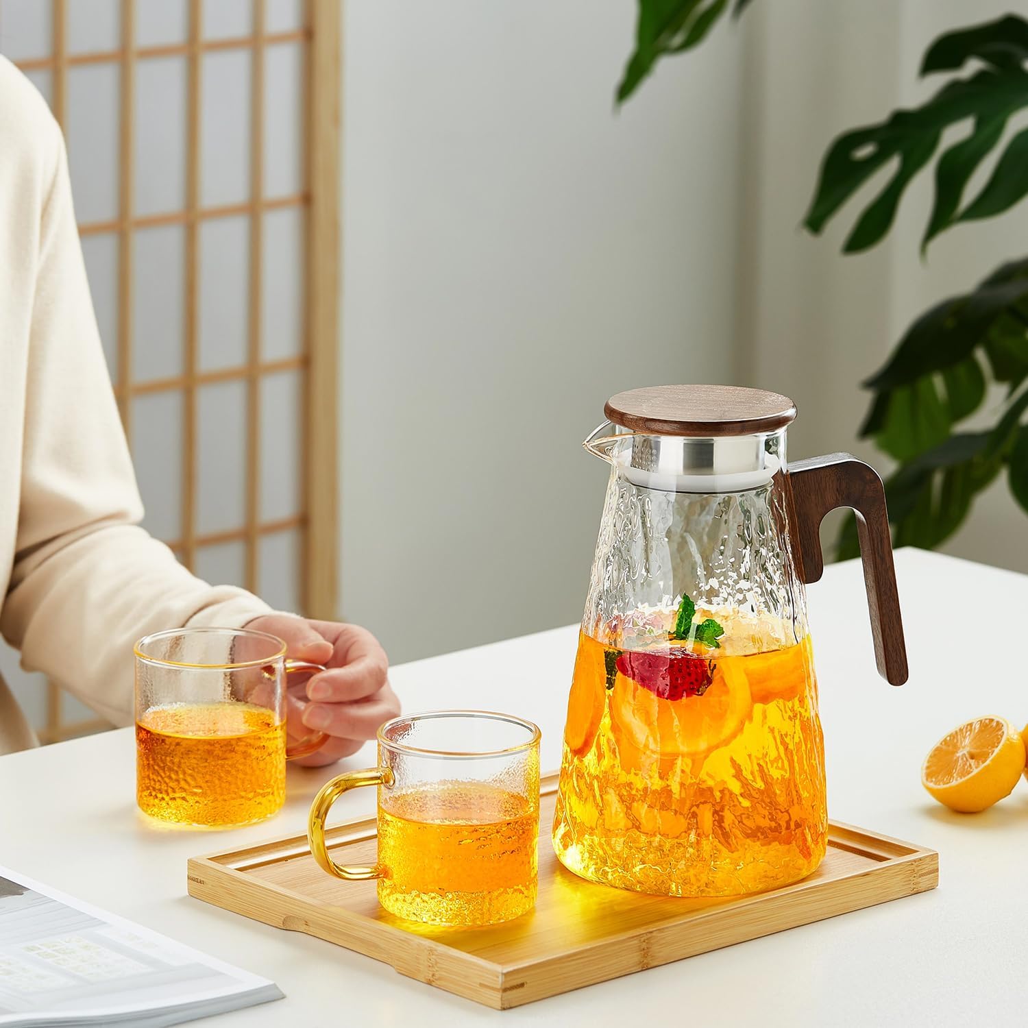 Pocalotea Heat-Resistant Glass Tea Pitcher – 1750ml Large Capacity Carafe with Wooden Handle