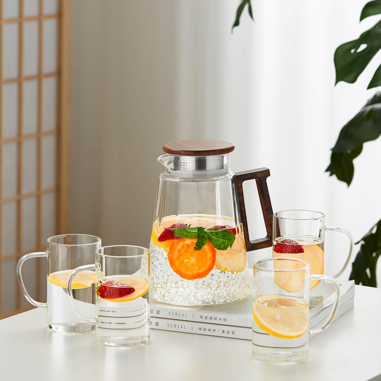 Pocarati Heat-Resistant Glass Pitcher – 1600ml Hammered Design Water Carafe with Lid
