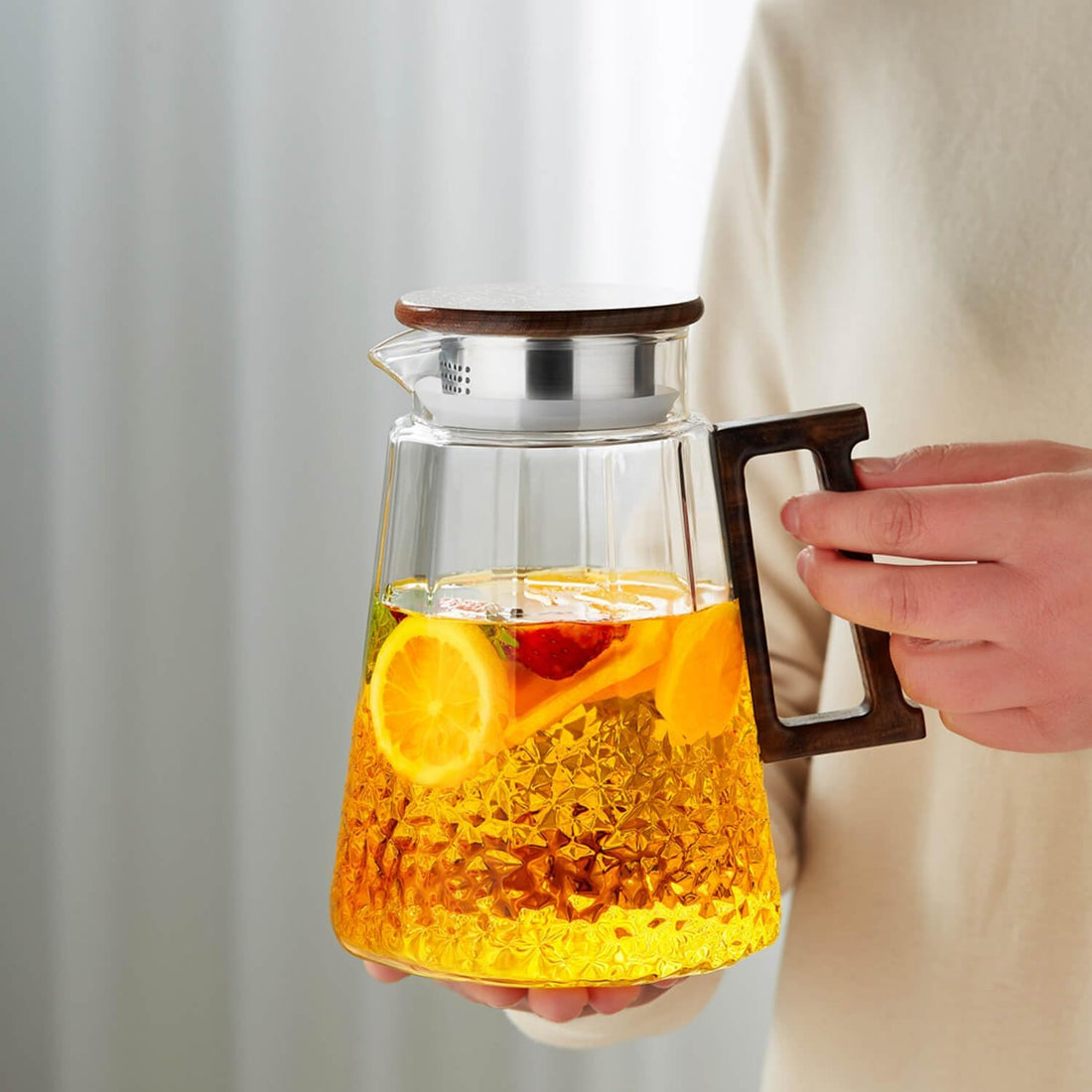 Pocarati Heat-Resistant Glass Pitcher – 1600ml Hammered Design Water Carafe with Lid