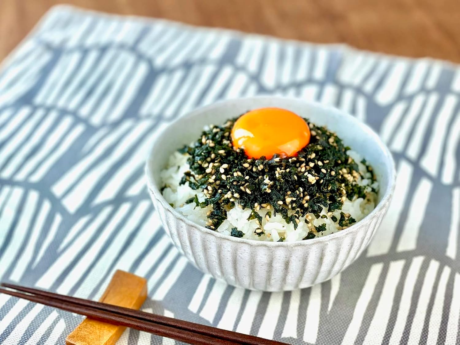Riken Vitamin Sprinkled Crispy Wakame Seaweed, Korean-Style Sesame Oil, 1.8 oz (50 g) × 4 Packs