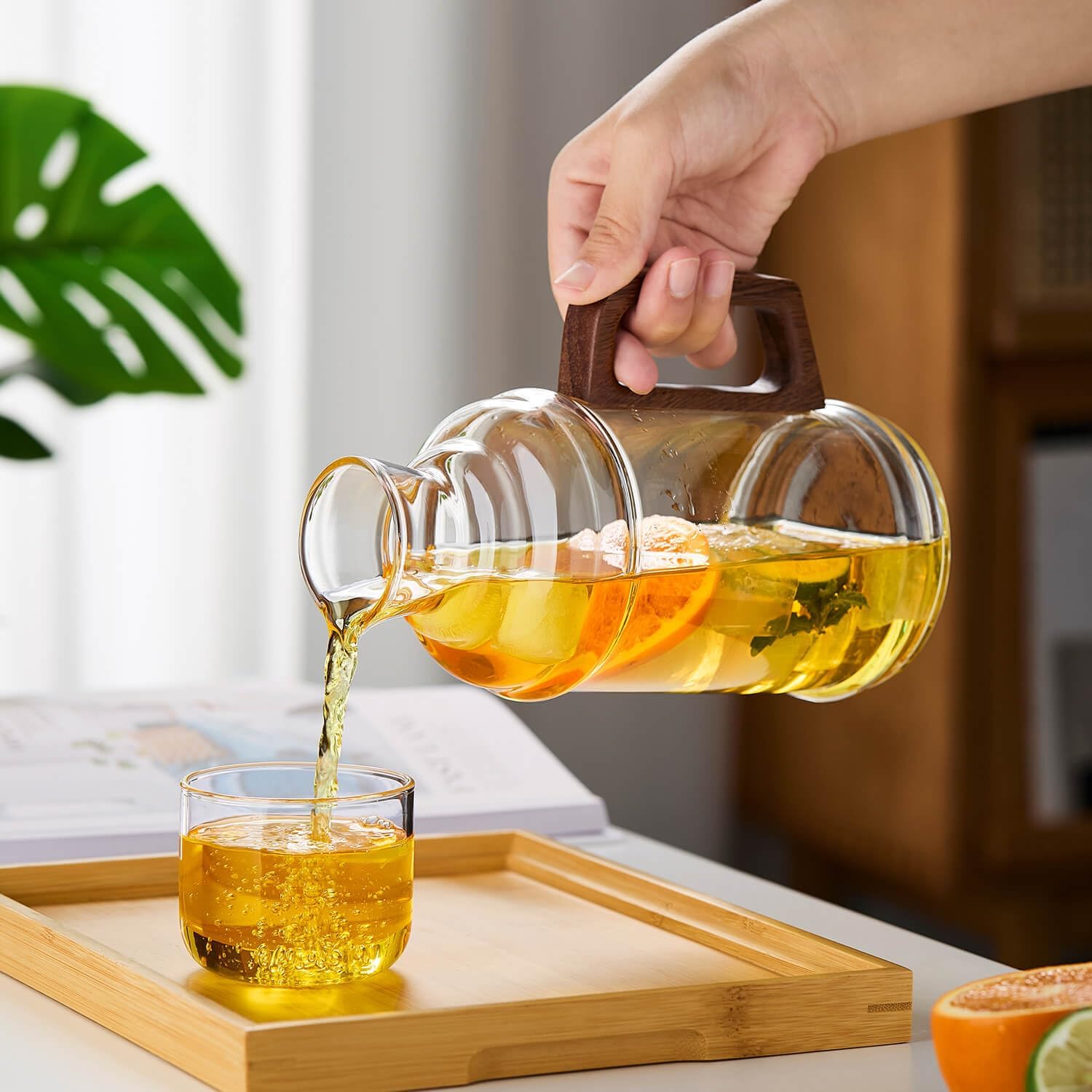 Pocarati Heat-Resistant Glass Pitcher – 1200ml Water Carafe with Handle