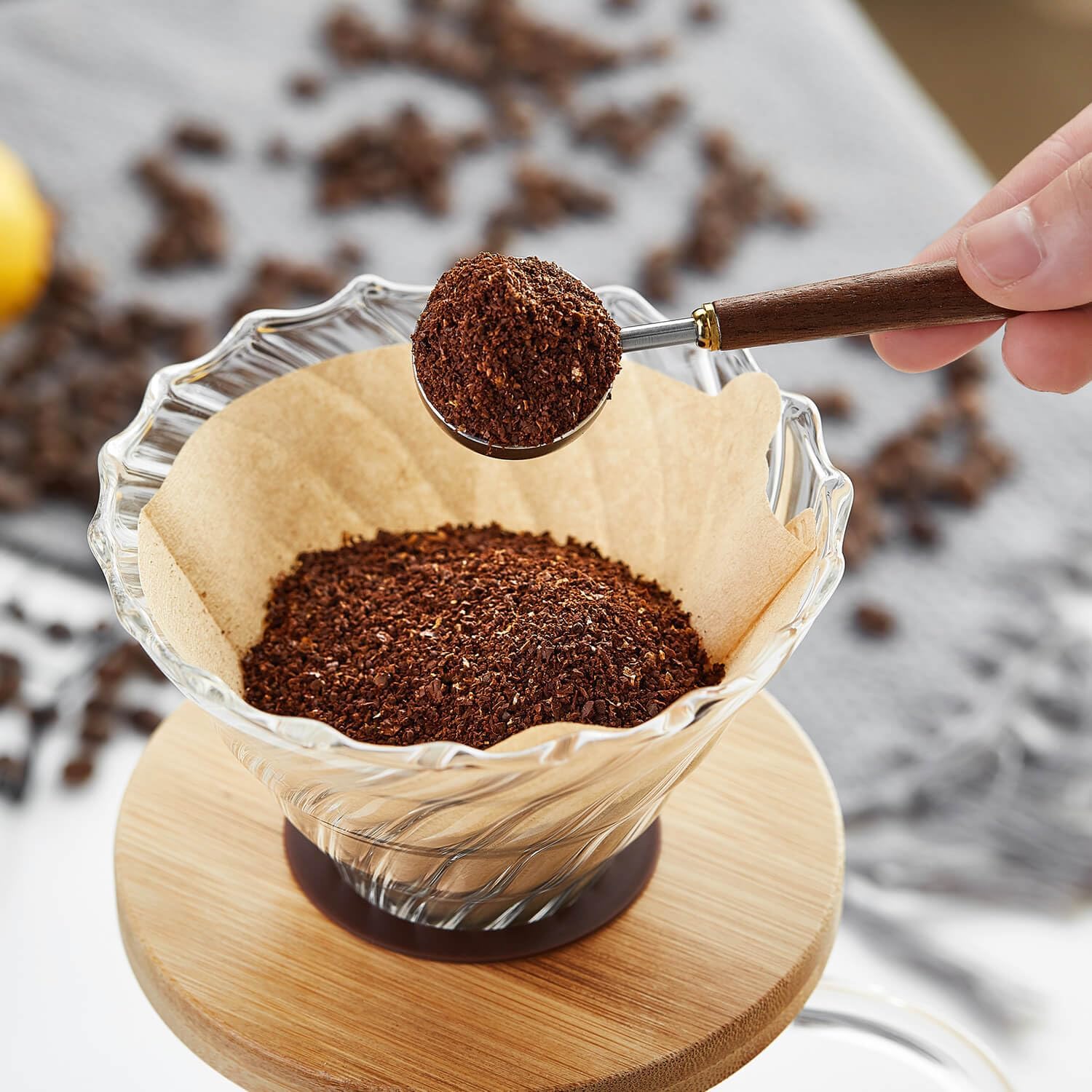 Heat-Resistant Glass Coffee Dripper – High-Clarity Tornado Pour Over Brewer with Bamboo Base
