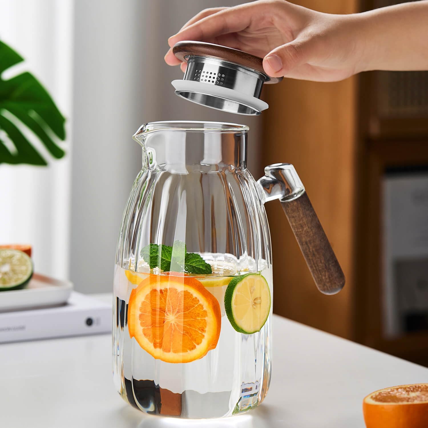 Pocarati Heat-Resistant Glass Pitcher – 1800ml Vertical Stripe Water Carafe with Handle &amp; Lid