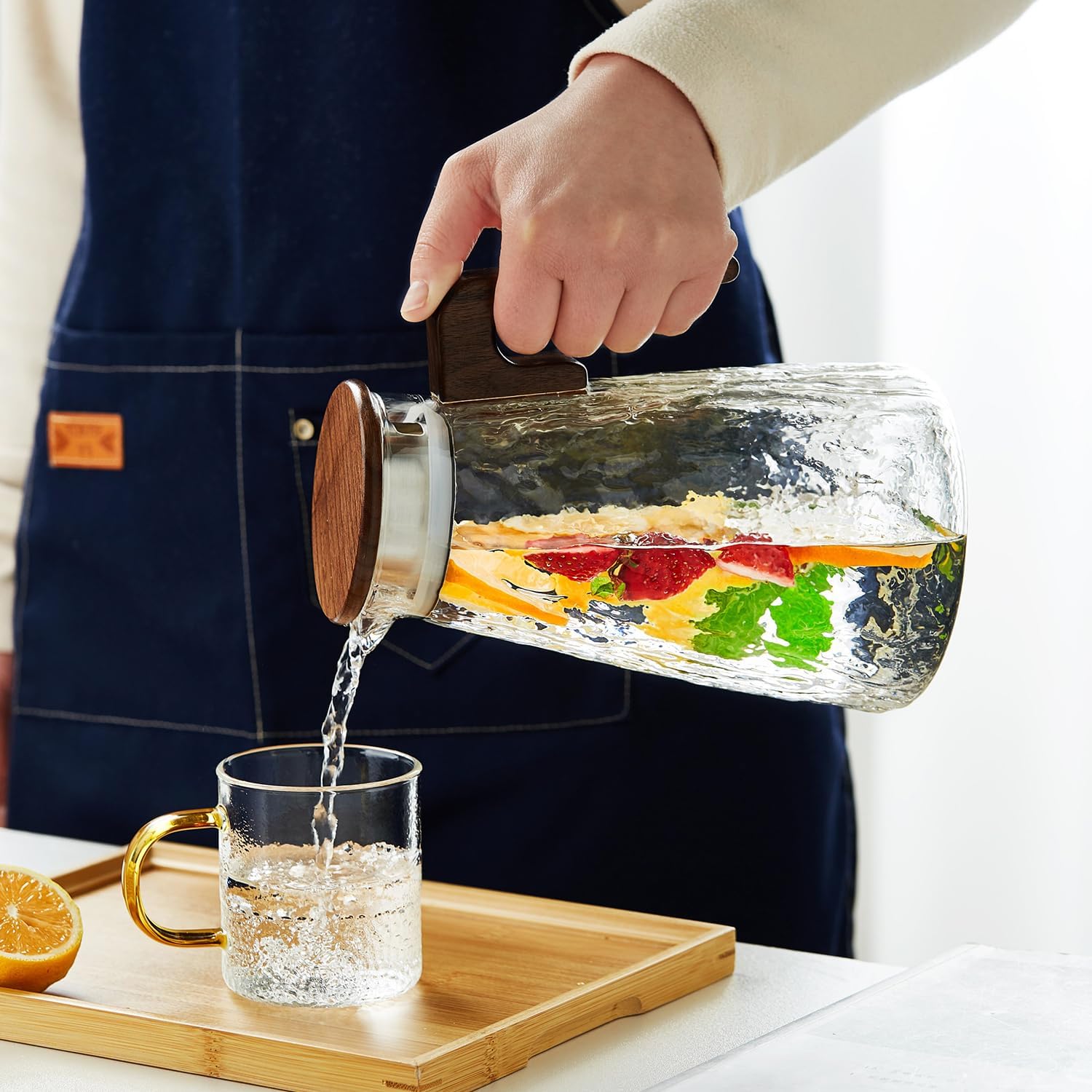 Pocalotea Heat-Resistant Glass Tea Pitcher – 1750ml Large Capacity Carafe with Wooden Handle