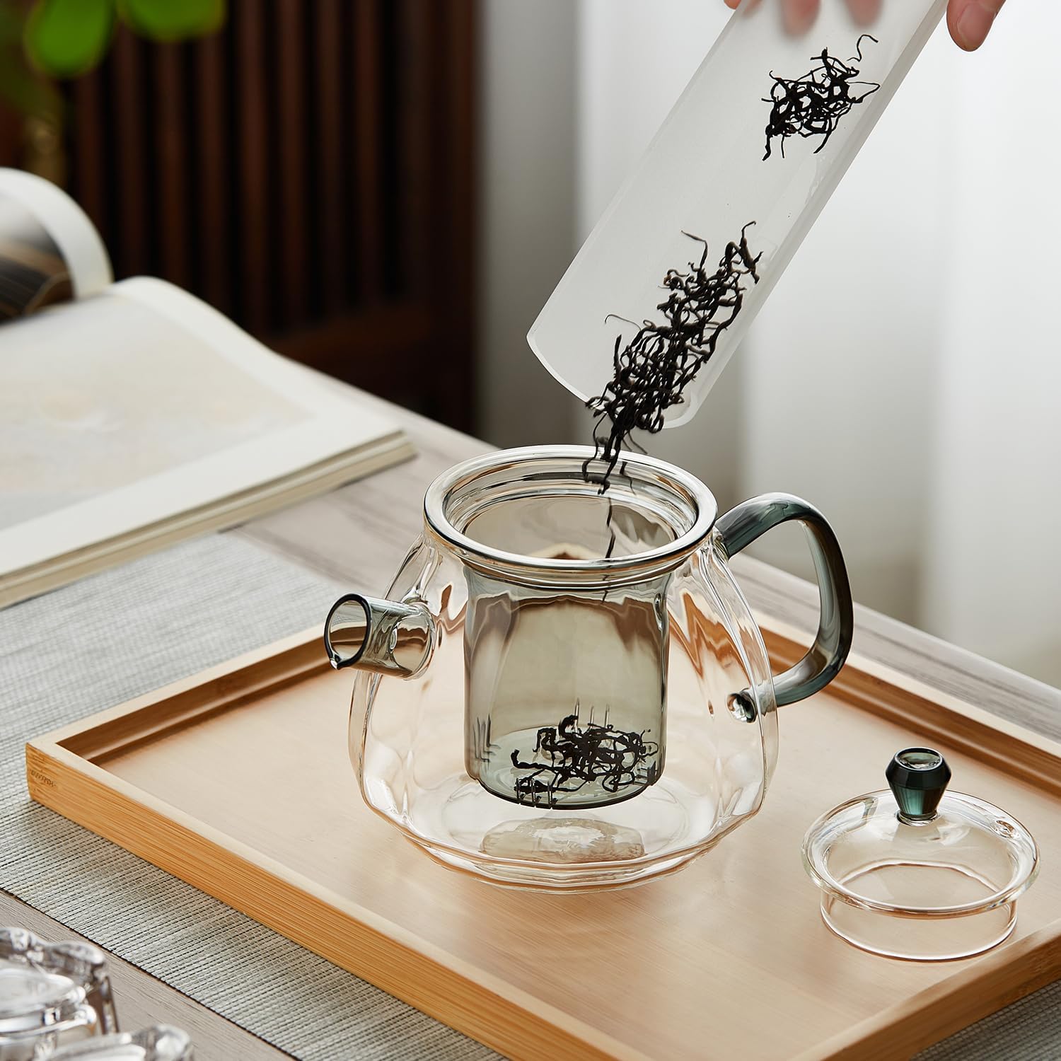 Heat-Resistant Glass Teapot 660ml – Clear Design with Navy Back Handle, Glass Infuser &amp; Lid