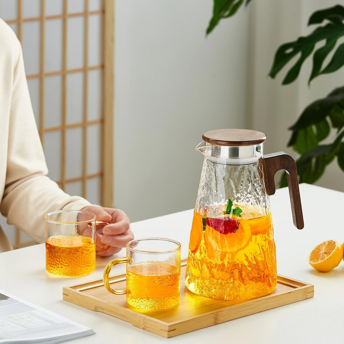 Pocalotea Heat-Resistant Glass Tea Pitcher – 1750ml Large Capacity Carafe with Wooden Handle