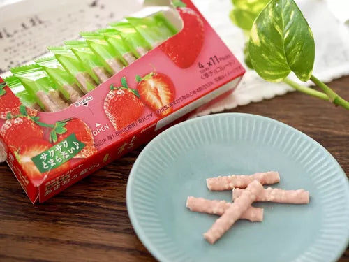 Morinaga &amp; Co. Amaou Strawberry Twigs